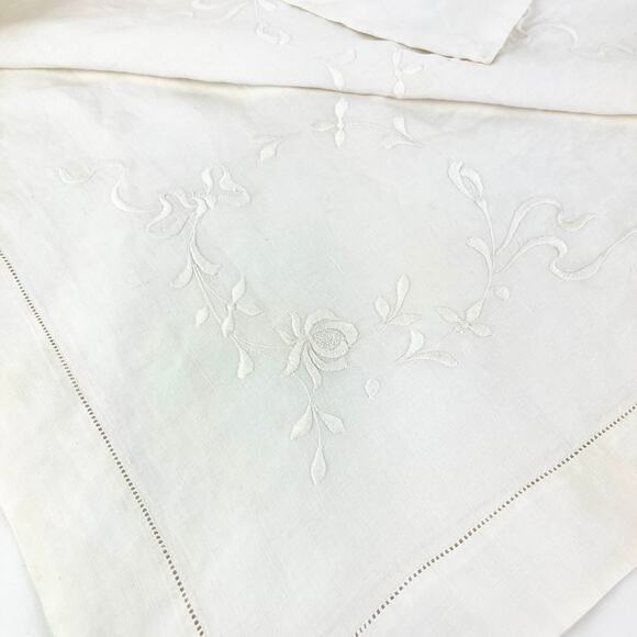 Lot of Assorted Vintage Linens Napkin Apron Table Scarf0 - Picture 6 of 10